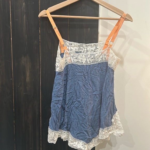 🔥 | Blue Tank Top with White Lace - Picture 4 of 6